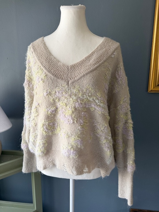Anthropologie Sweaters - Anthropologie Beige V-Neck Sweater with Pastel Floral Accents